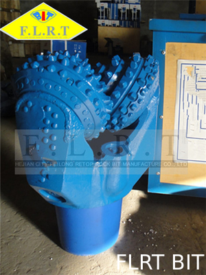 ราคาดี 311.2 มม. FSA537G Roller Cone Bit / Oil Well Drill Bit สำหรับการขึ้นรูปแบบฮาร์ดปานกลาง ออนไลน์