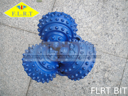ราคาดี กรวยแทรก Tricone Rock Bit IADC 635 สีน้ำเงินพร้อมลูกปืนแบริ่งที่ปิดผนึก ออนไลน์